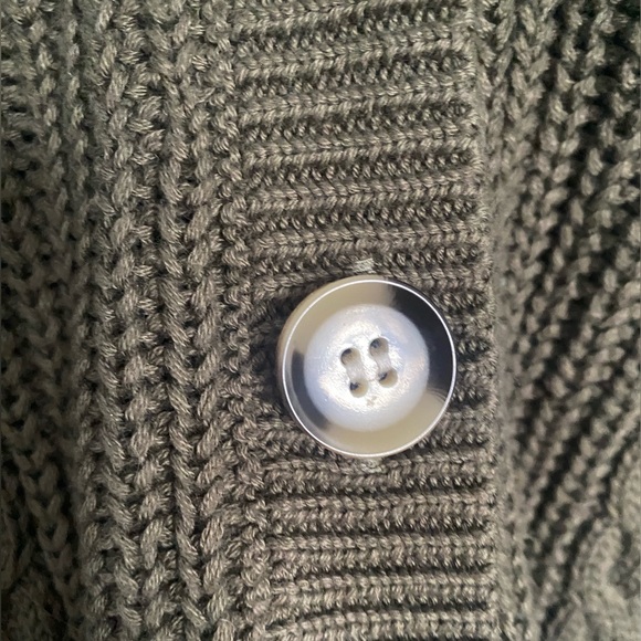 Lightweight knit cardigan size Large - Picture 3 of 3